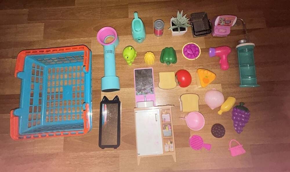 Assorted Pretend Play Grocery Shopping Set with Basket and Accessories